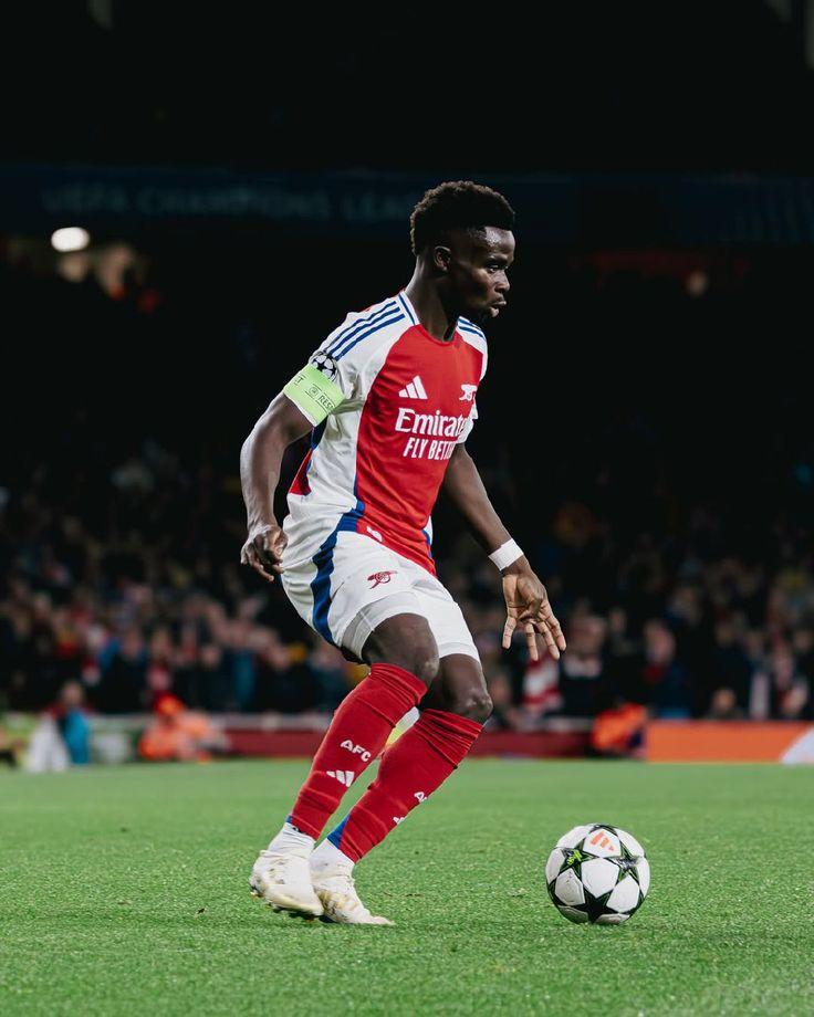 Bukayo-Saka-dribbling-past-Fulham-defender-during Premier-League-match-at-Craven-Cottage